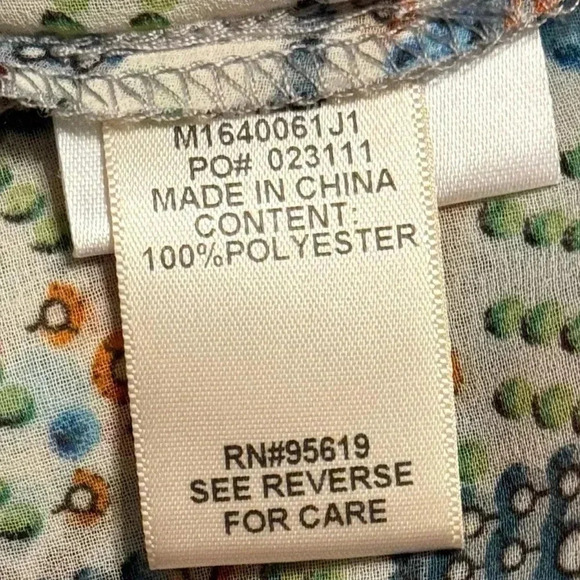 JohnPaulRichard Size Medium beautiful poncho features intricate patterns - Picture 5 of 5